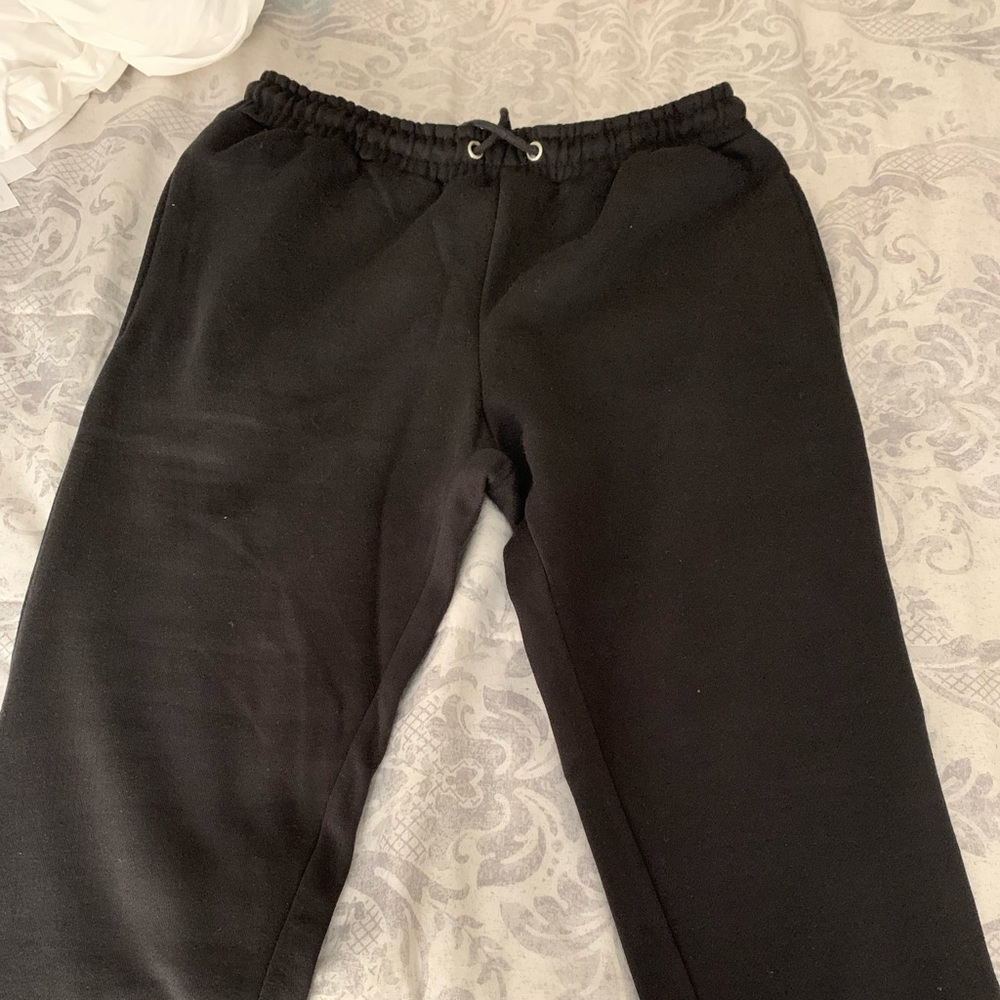 Black sweatpants, skinny fit Large